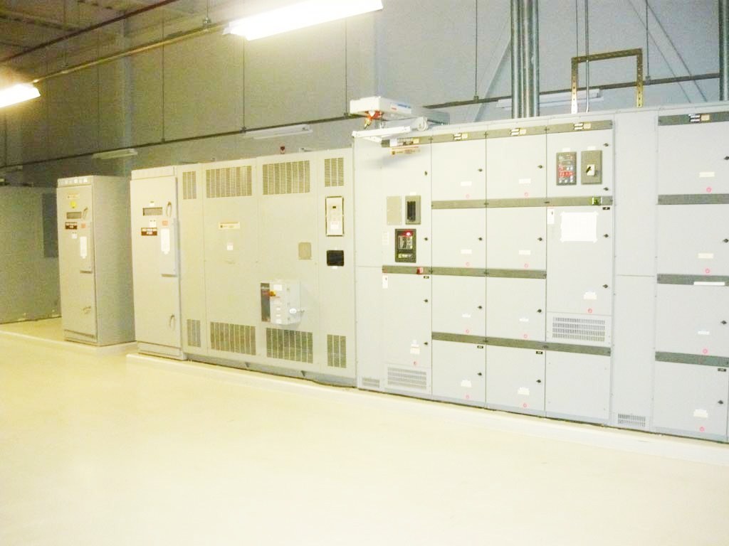 Hitachi electrical servers in a large room.