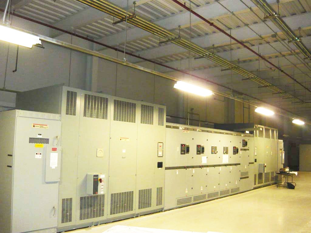 Electrical servers in a large room.
